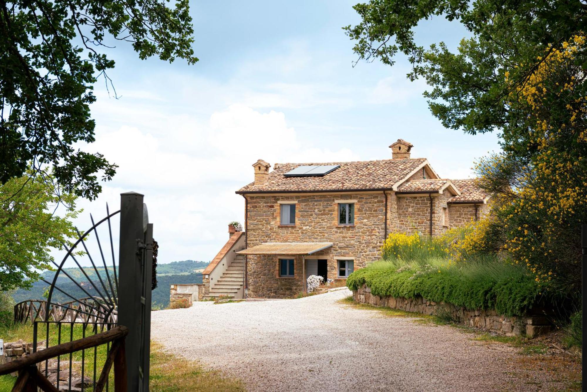 Nikis Resort Gubbio Exterior photo
